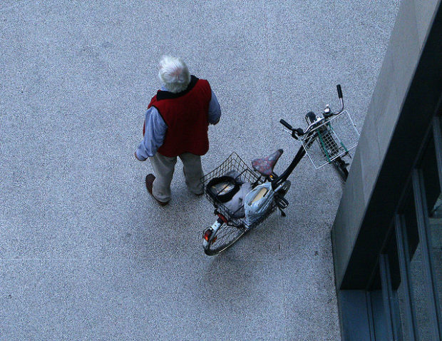 einsamer radfahrer am potsdamer platz (mai 2008)