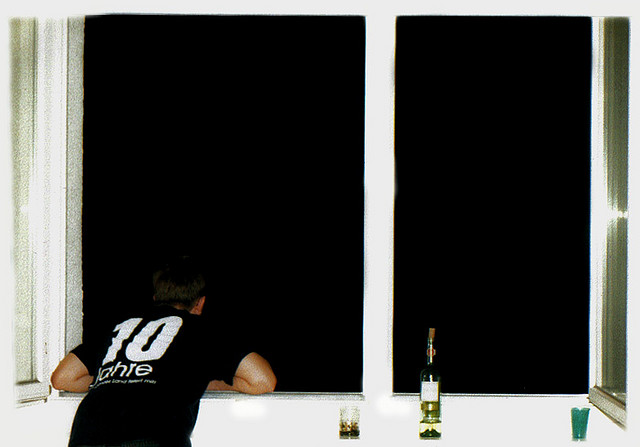 Symbolbild: Aus dem Fenster lehnen (2003)