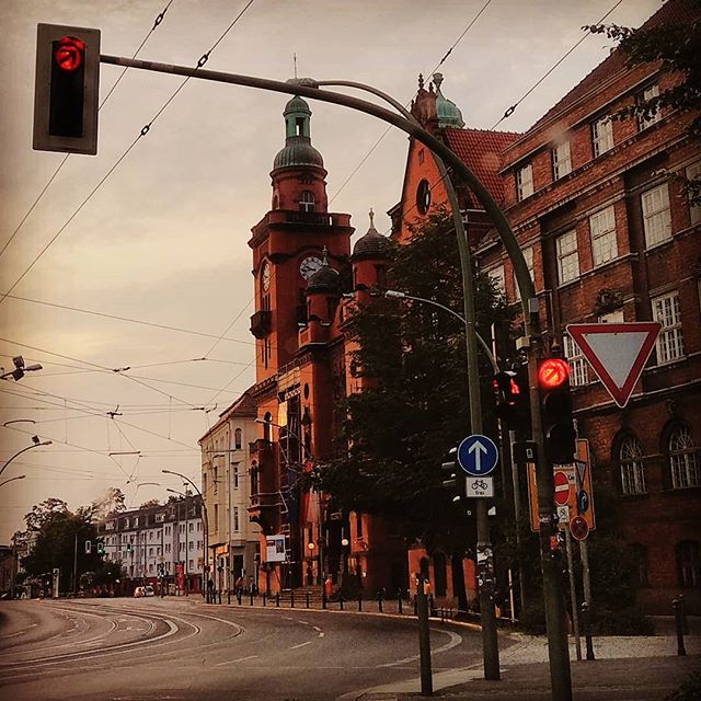 rathaus #pankreich on sunday 6am