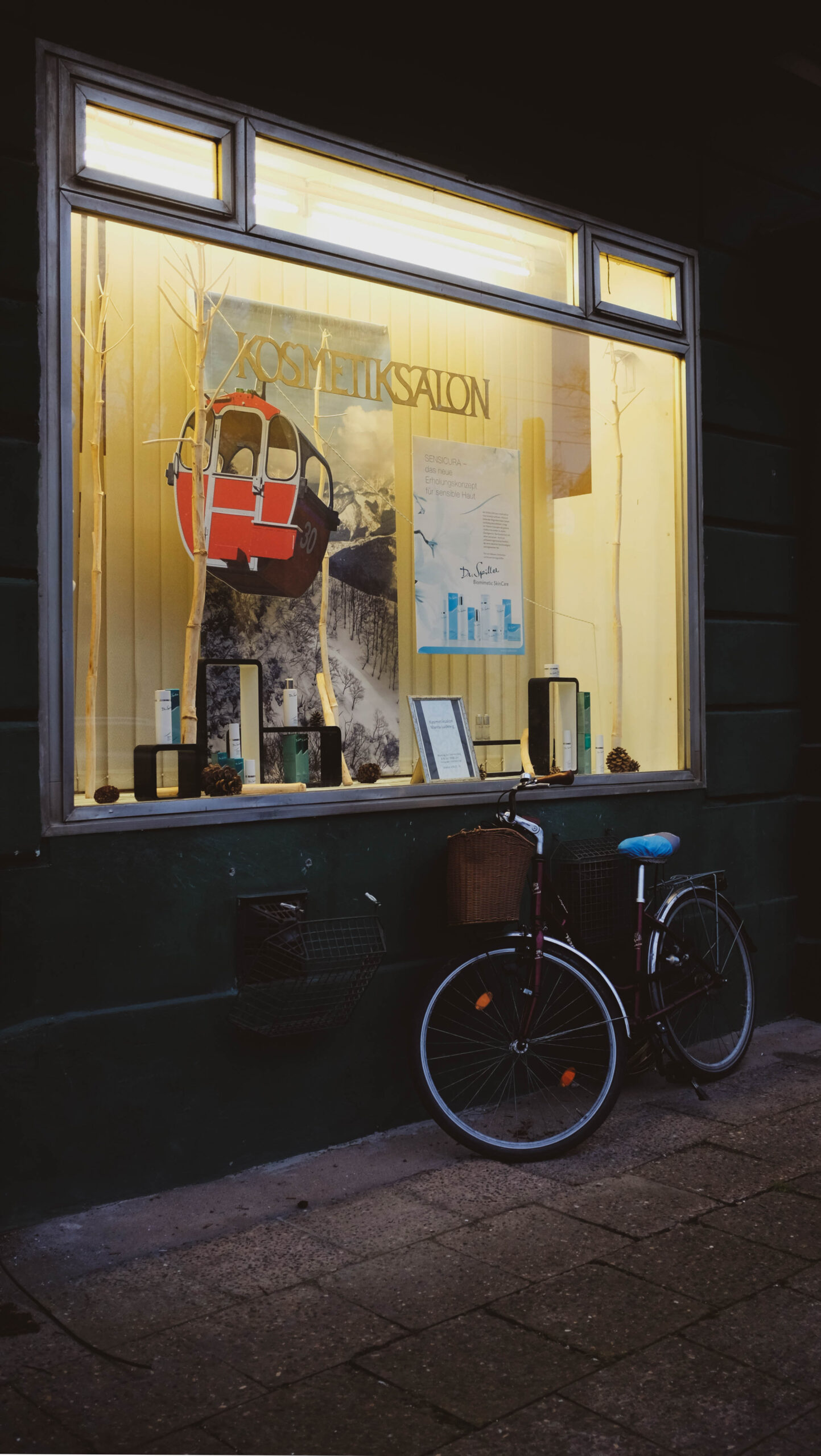 Fujifilm X100s | 1/60 | f2.2 | ISO500