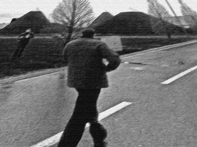 Mann laufend, aufgenommen mit einem Nokia N80 im März 2007 auf der CeBIT in Hannover und bearbeitet