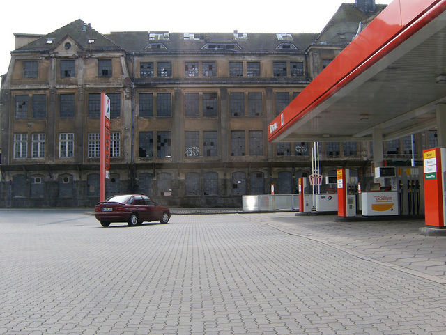 symbolbild: tankstelle in freital, sachsen (april 2010)