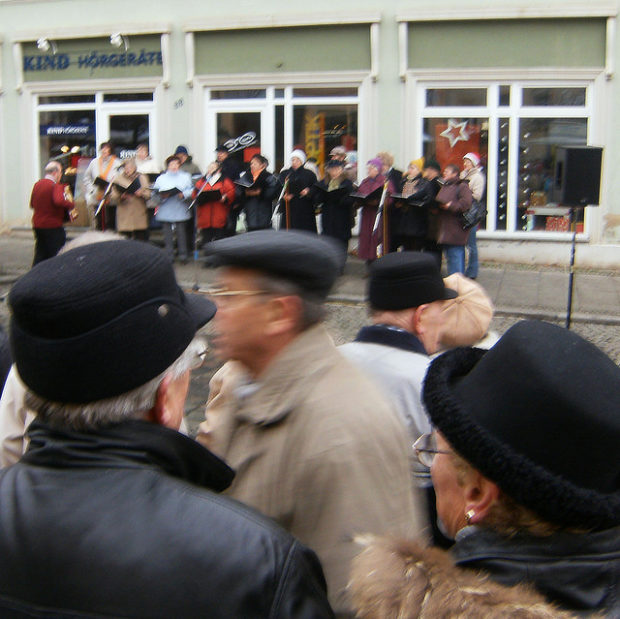 der chor sing auf dem weihnachtsmarkt (dezember 2008)